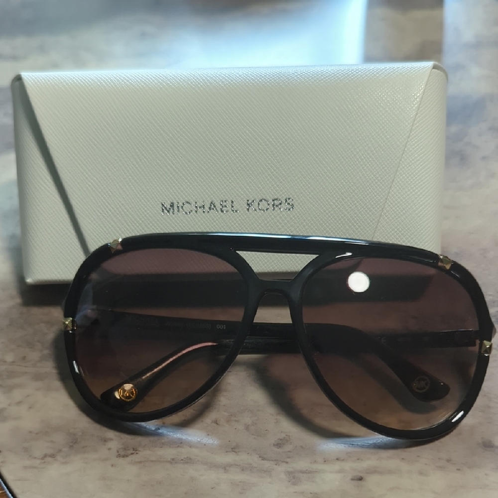 Michael Kors Black Aviator Sunglasses with Gradient Lenses